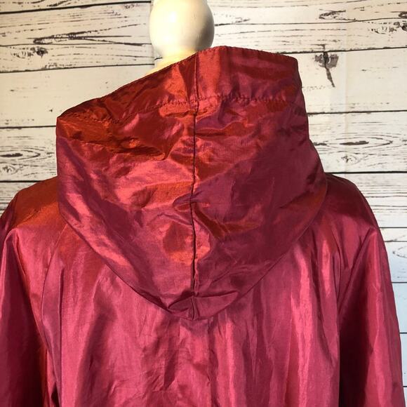 1990s Messages Red Iridescent Hooded Taffeta Belted Coat Made in Hong Kong M - Picture 5 of 13
